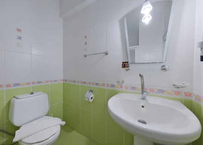 Отель Majestic 3*